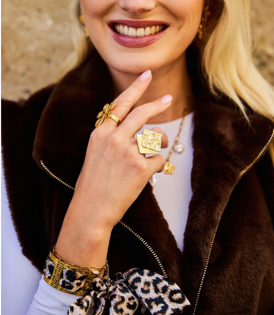 Bague carrée martelée