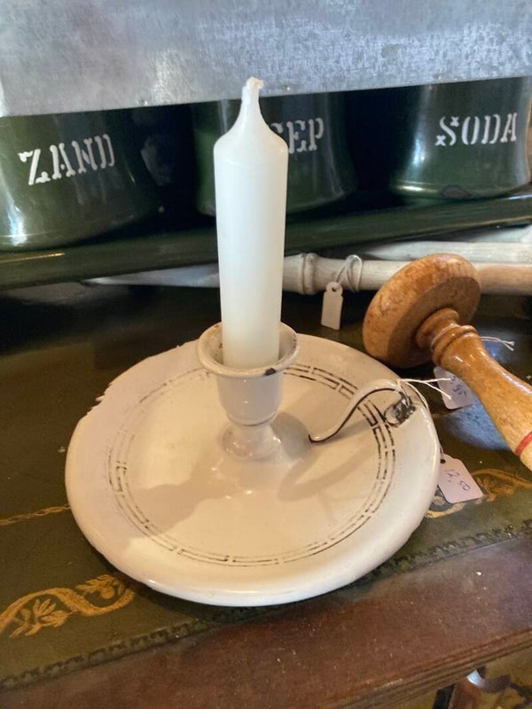 Oud wit emaille blaker