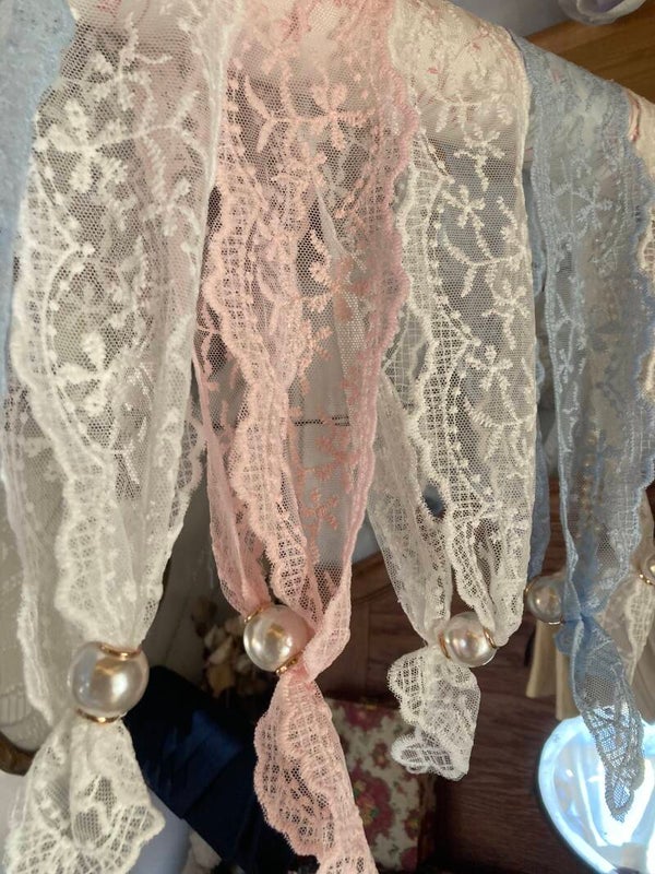 Kanten ketting sjaaltjes met parel wit