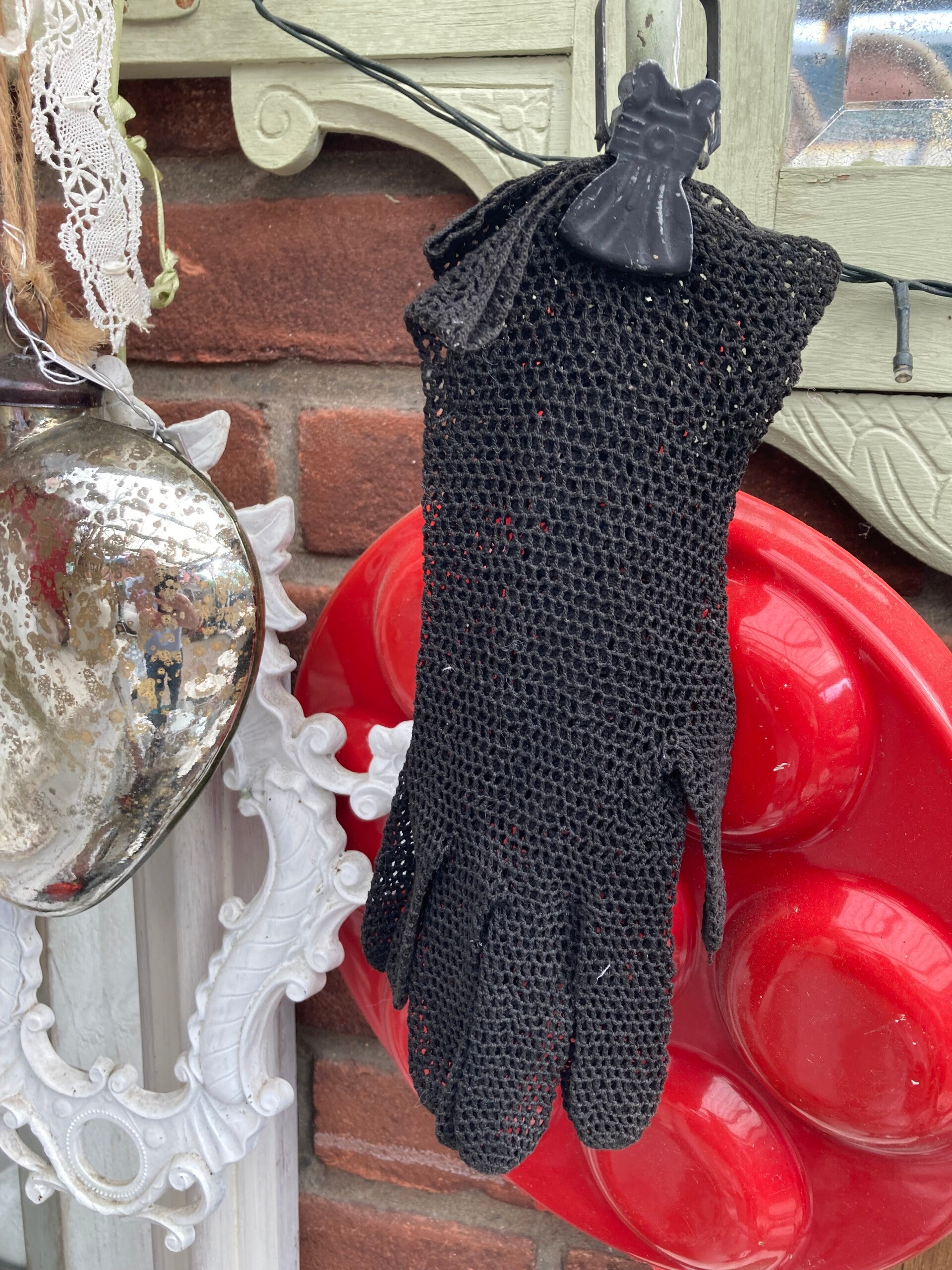 Brocante zwarte handschoentjes met haakje