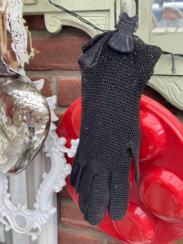 Brocante zwarte handschoentjes met haakje