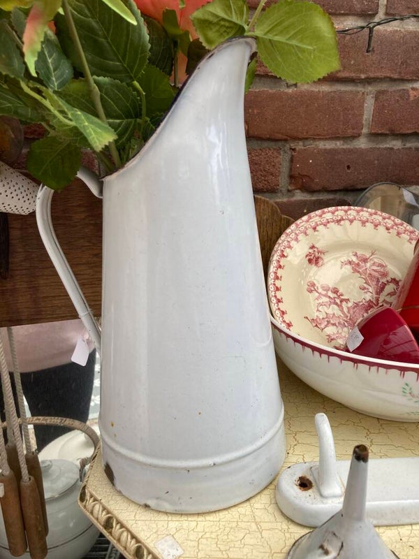 Wit emaille kan met blauw randje
