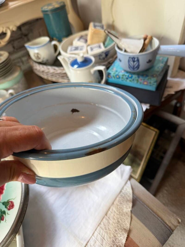 2 emaille nestschalen blauw creme