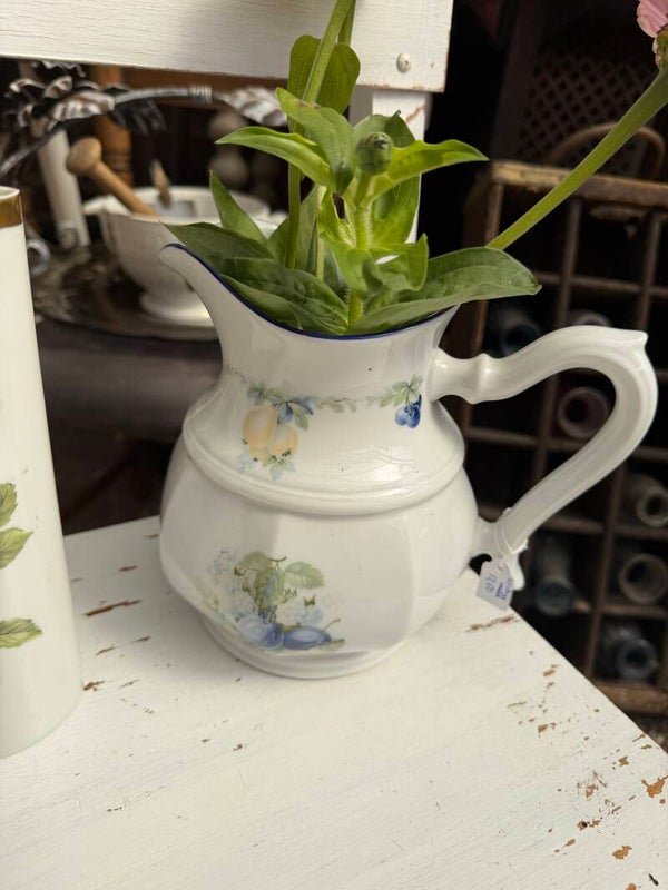 Kannetje met blauw en geel