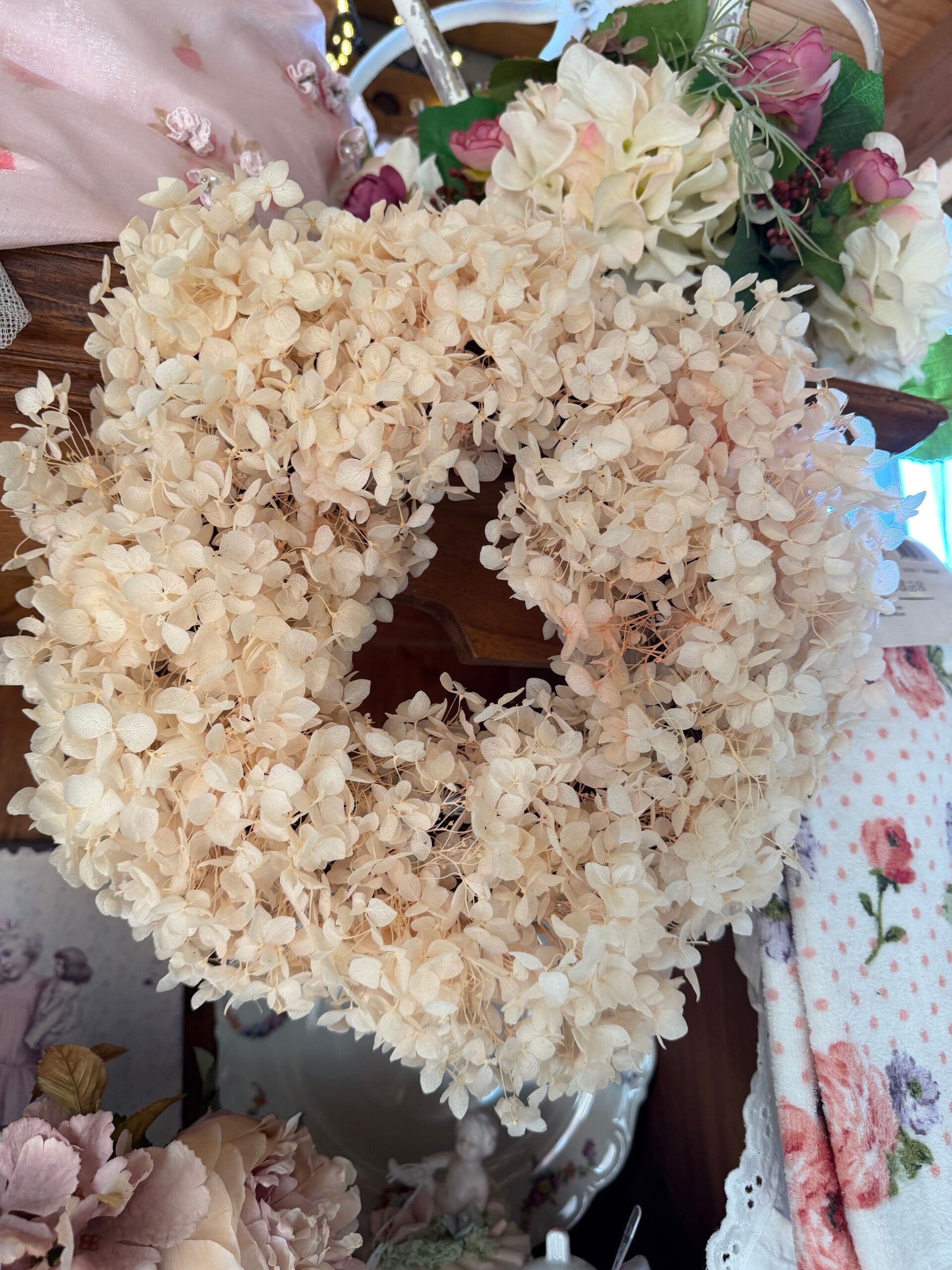 Kransje van hortensia crème/ lichtroze