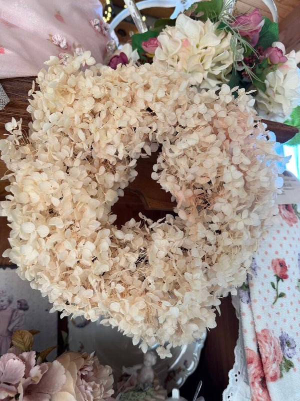Kransje van hortensia crème/ lichtroze