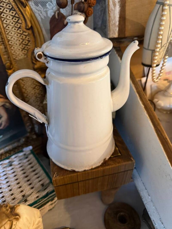 Koffiekan wit emaille met blauw randje