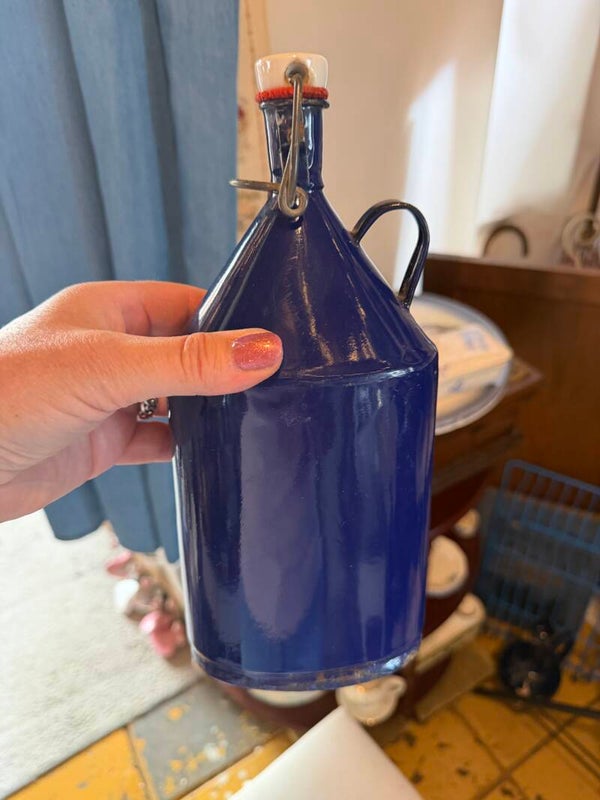 Veldfles van donkerblauw emaille