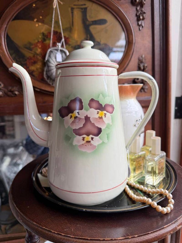 Koffiekan gebroken wit emaille met mooie bloemen/ violen