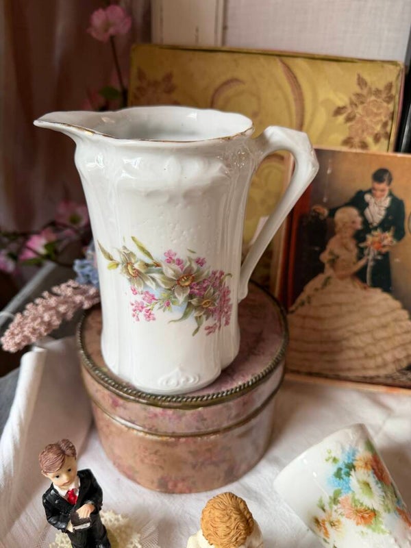 Melkkannetje Romantische bloemen.
