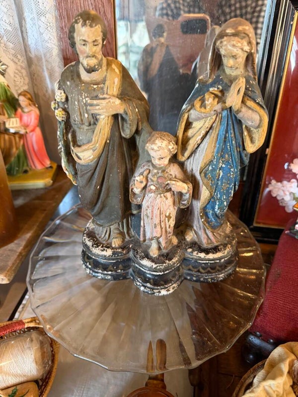 Beeld van Jozef, Maria en jezus oud uit België