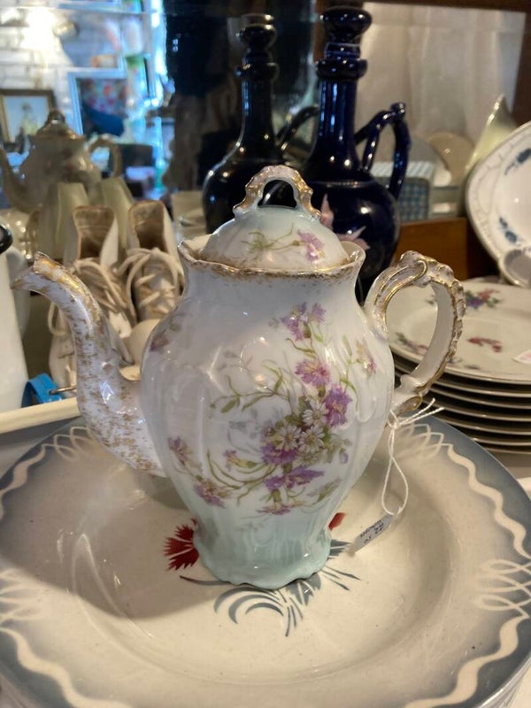 Frans koffie of theekannetje van limoges