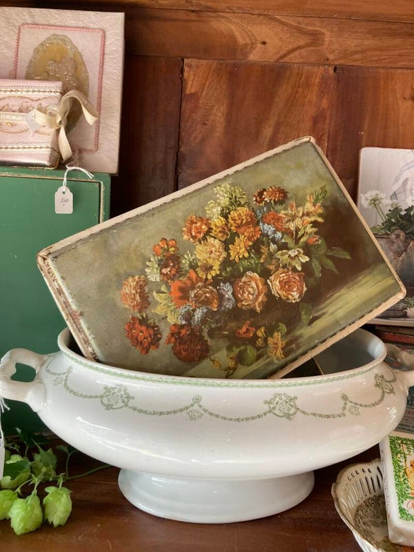 Oud koekjes trommel met mooie bloemen