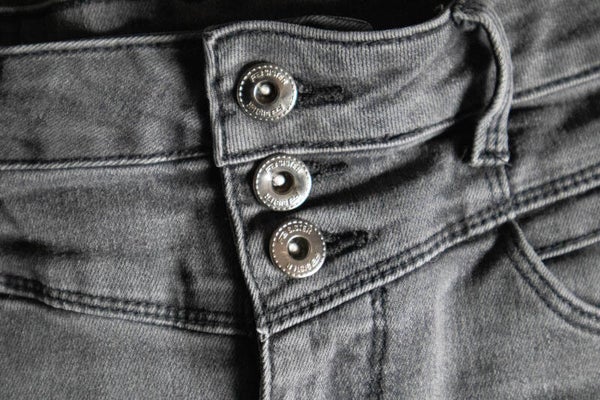 short	zwart spijker