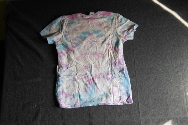 tie dye shirt kitta in hart