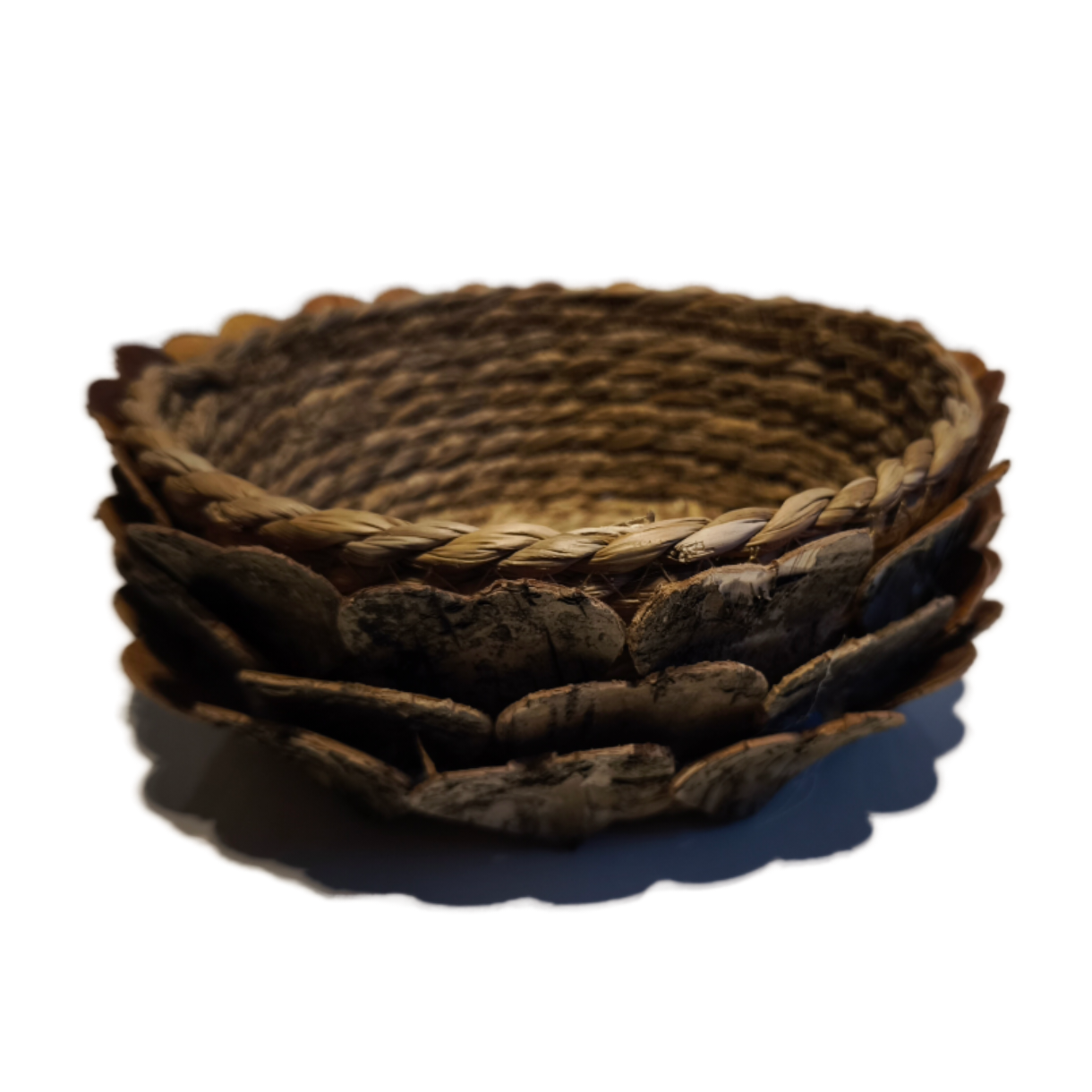 Besonders schön und fein geflochtene Schale rund mit Birkenrinde.