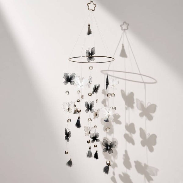 Schmetterling Mobile "Flügelspiel" - Hängedekoration mit Deco Kristalen.