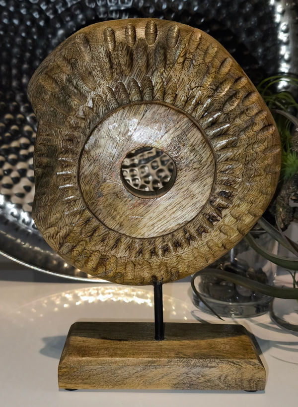 Abstrakte Skulptur aus Holz