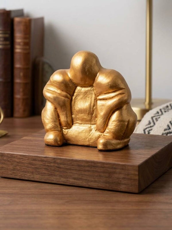 Handgefertigte Sumo-Ringer Skulptur in Gold-Farbe, Unikat.