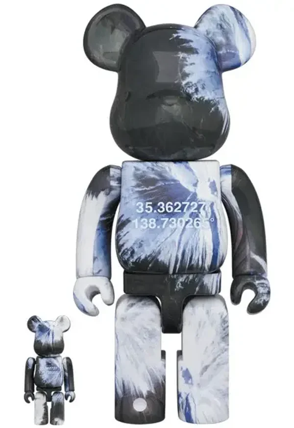 400% & 100% Bearbrick set - Fuji Overview (Benjamin Grant)