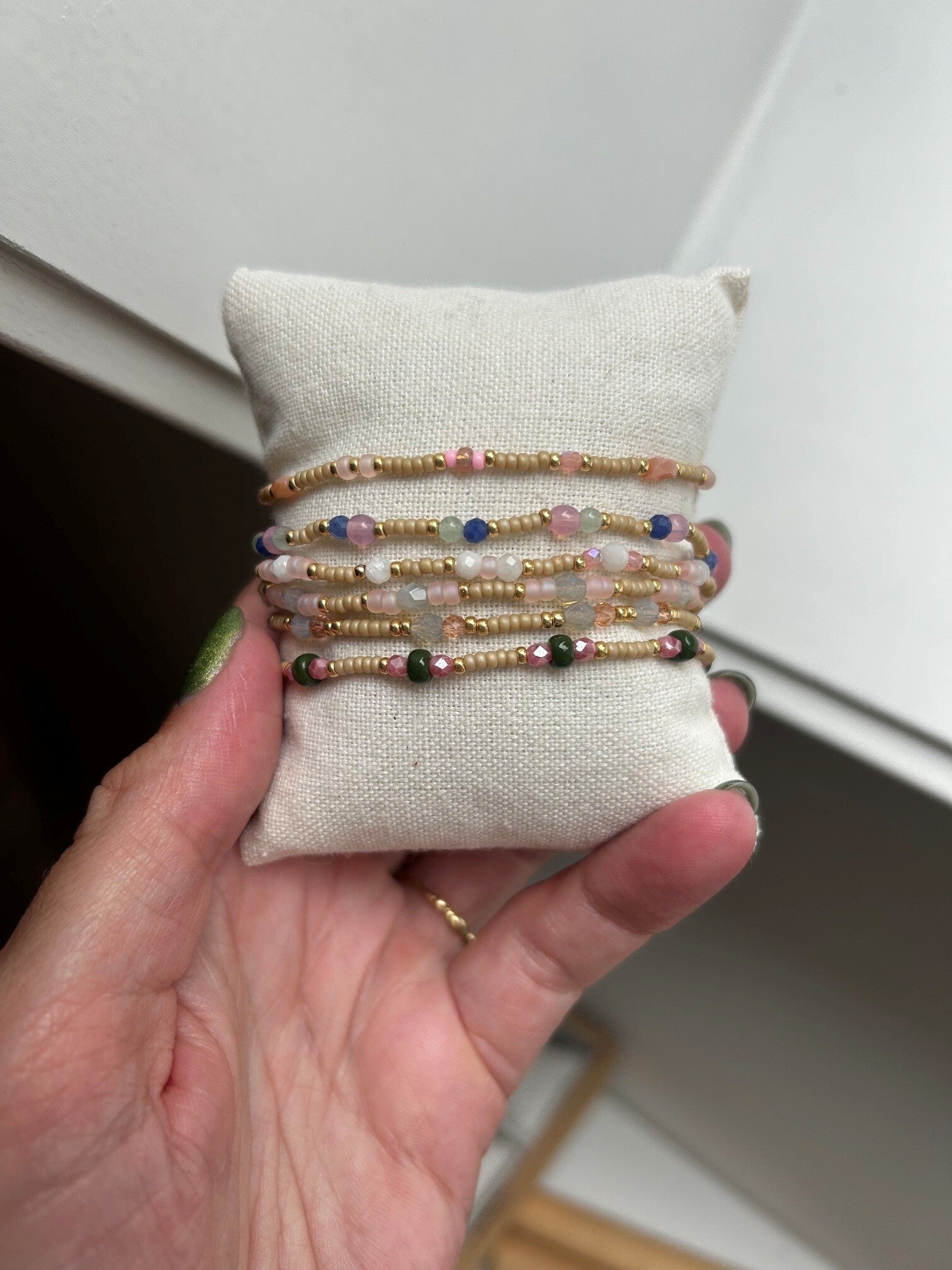 Armbandjes handgemaakt - beige03