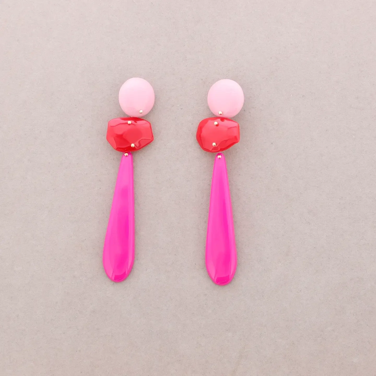 Oorbellen met harskralen en RVS - roze rood