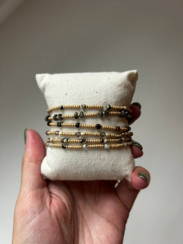 Armbandjes handgemaakt - beige01
