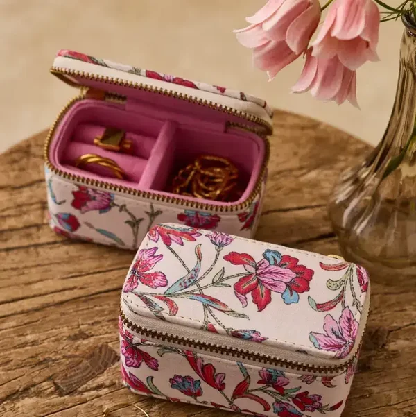 Sieradendoosje Louise Misha | creme bloemenparadijs