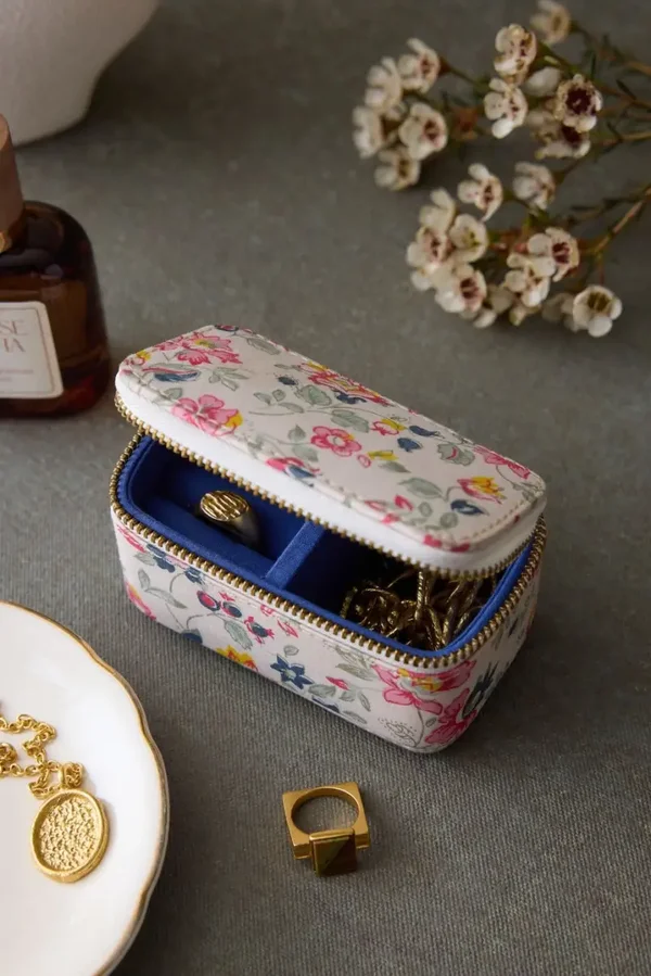 Sieradendoosje Louise Misha | creme wilde bloemen