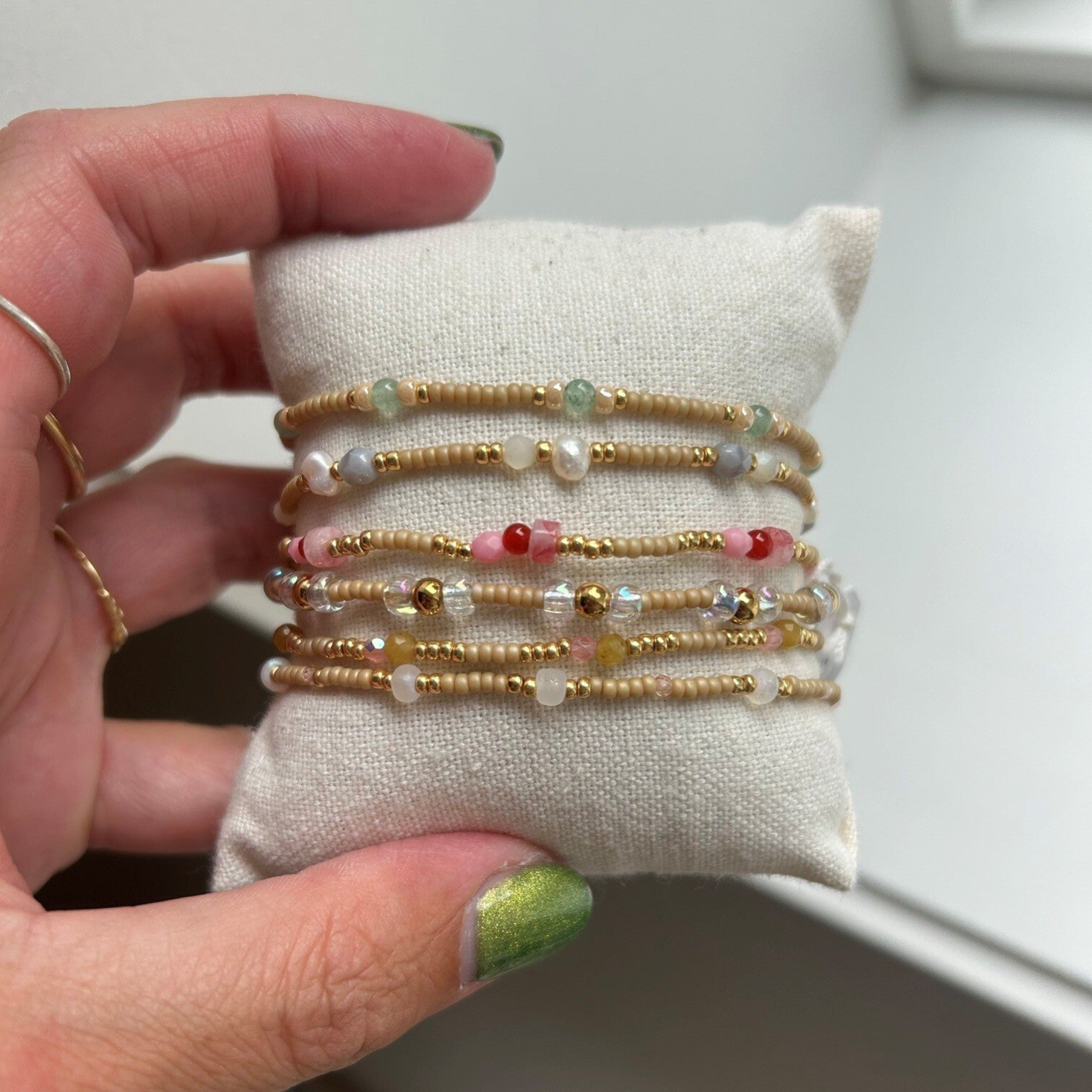 Armbandjes handgemaakt - beige02