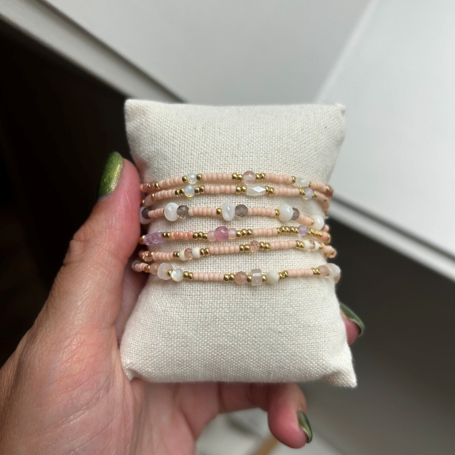 Armbandjes handgemaakt - lichtroze01