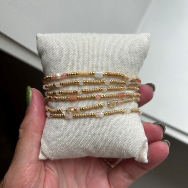 Armbandjes handgemaakt - beige04