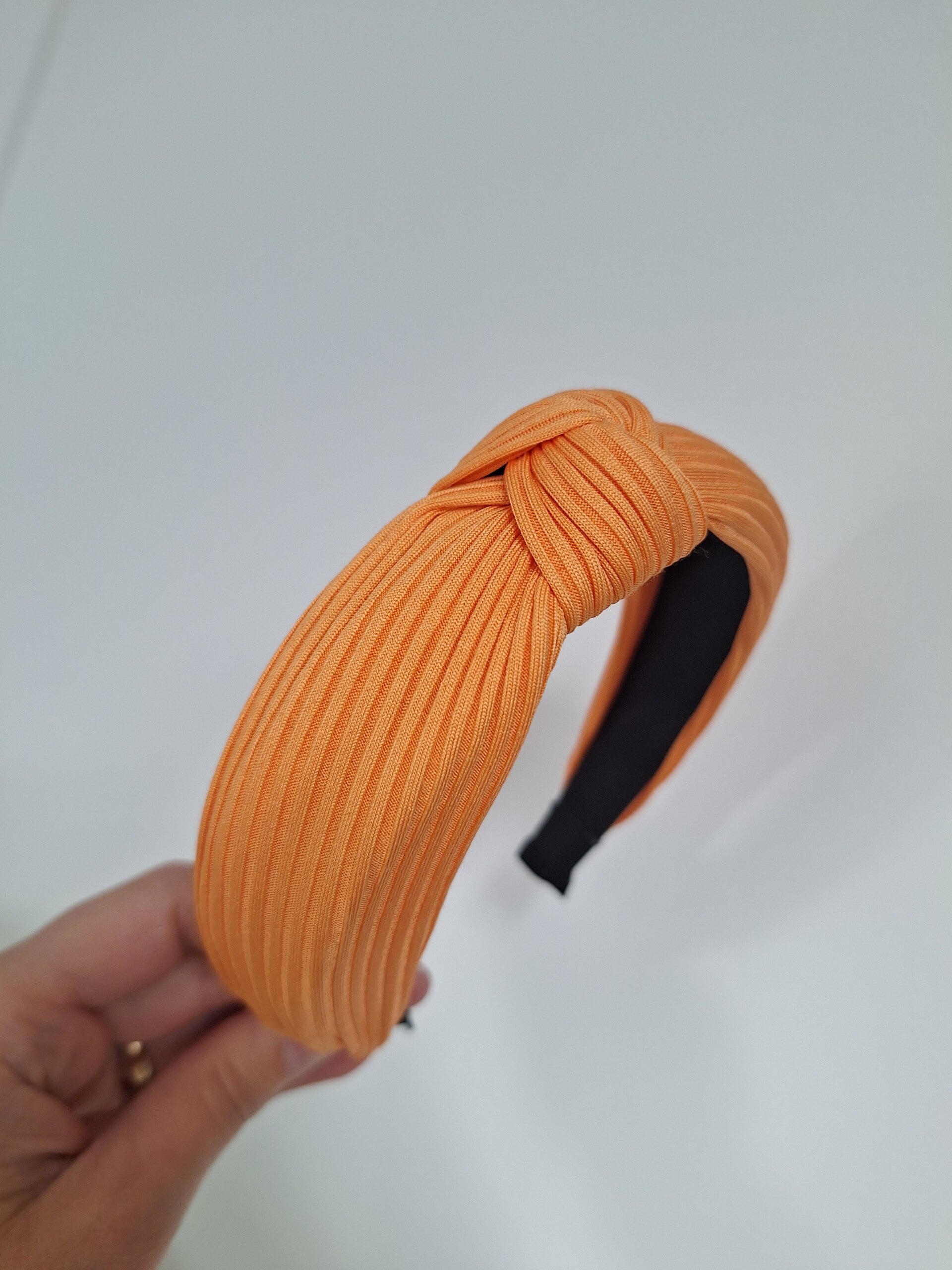 Knoophaarband oranje