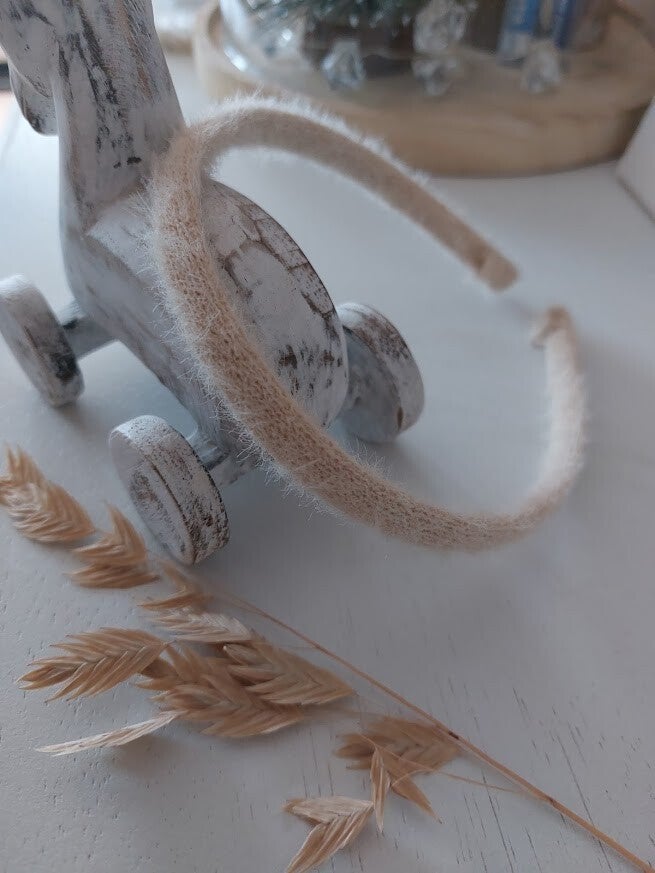 Diadeem fluffy beige