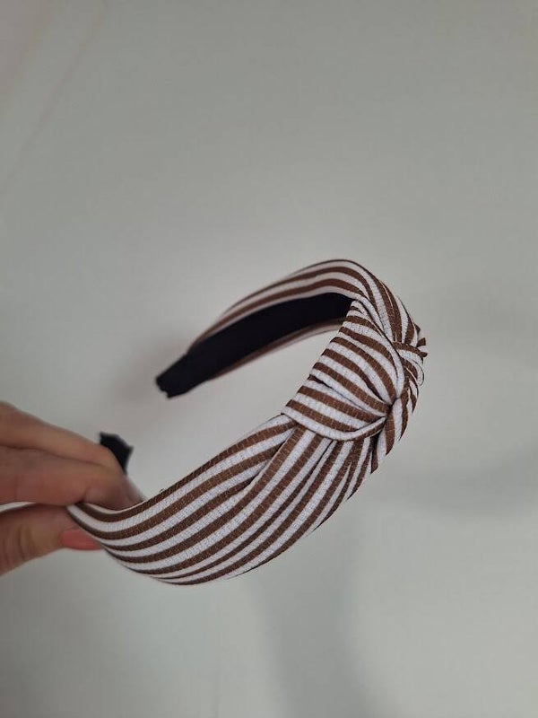 Knoophaarband bruin/wit gestreept