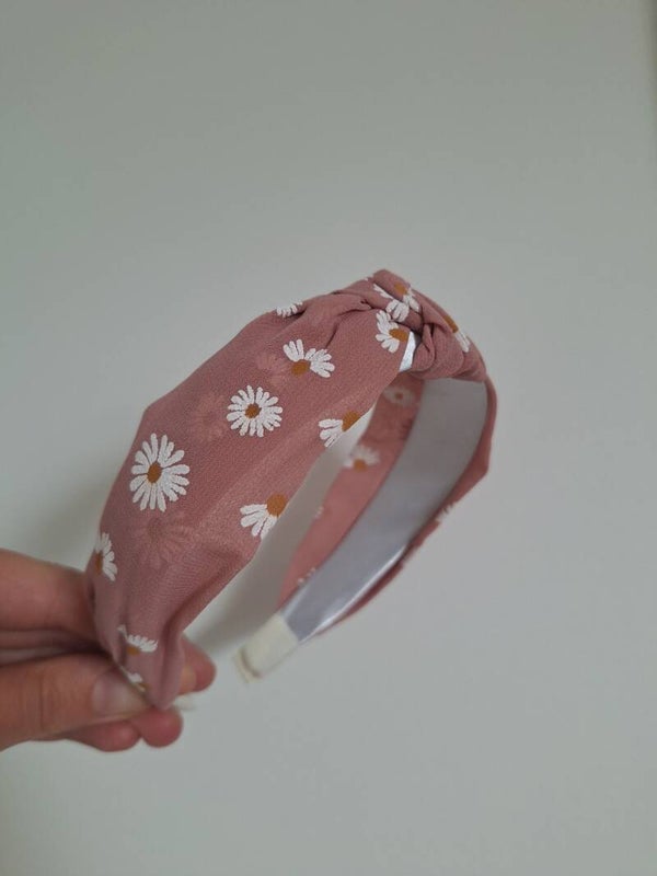 Knoophaarband daisy oudroze