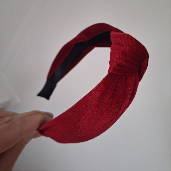 Knoophaarband velvet rood