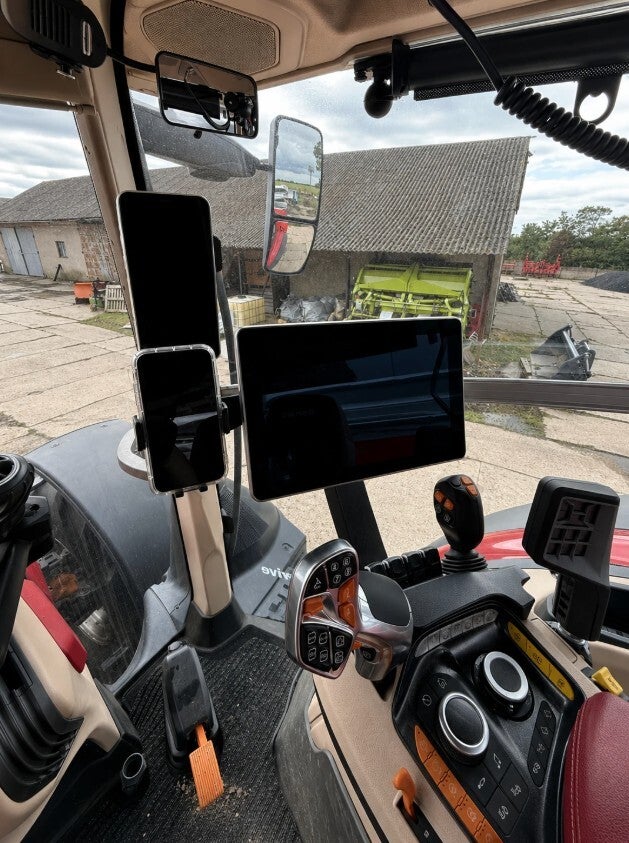 Case IH Machinery with AFS Pro 700 / Intelliview 12 plus monitor - Phone Holder