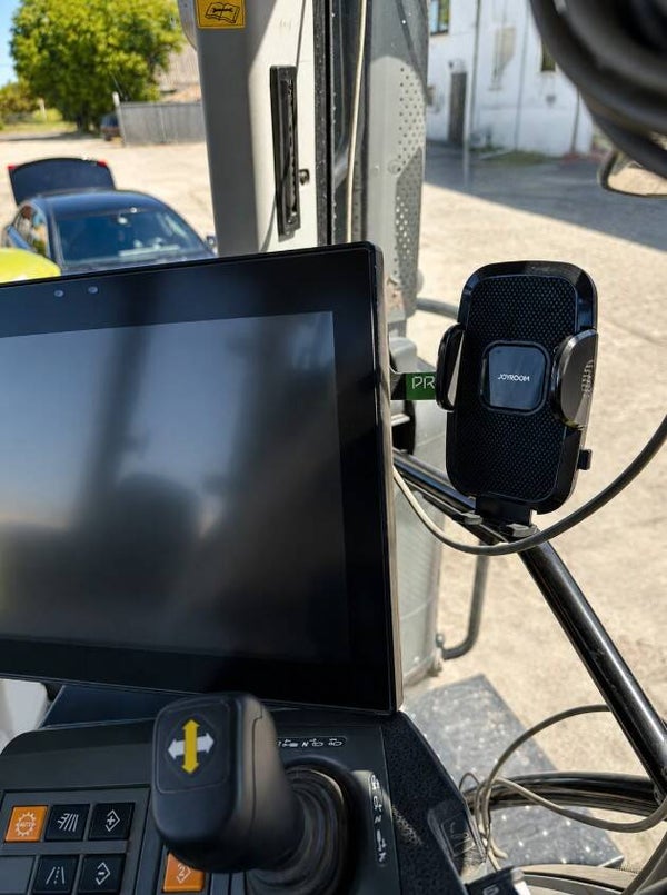 Claas Cebis – Phone Holder