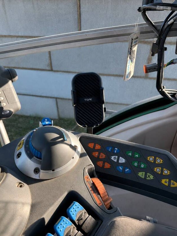 Fendt COM 3 – Phone Holder