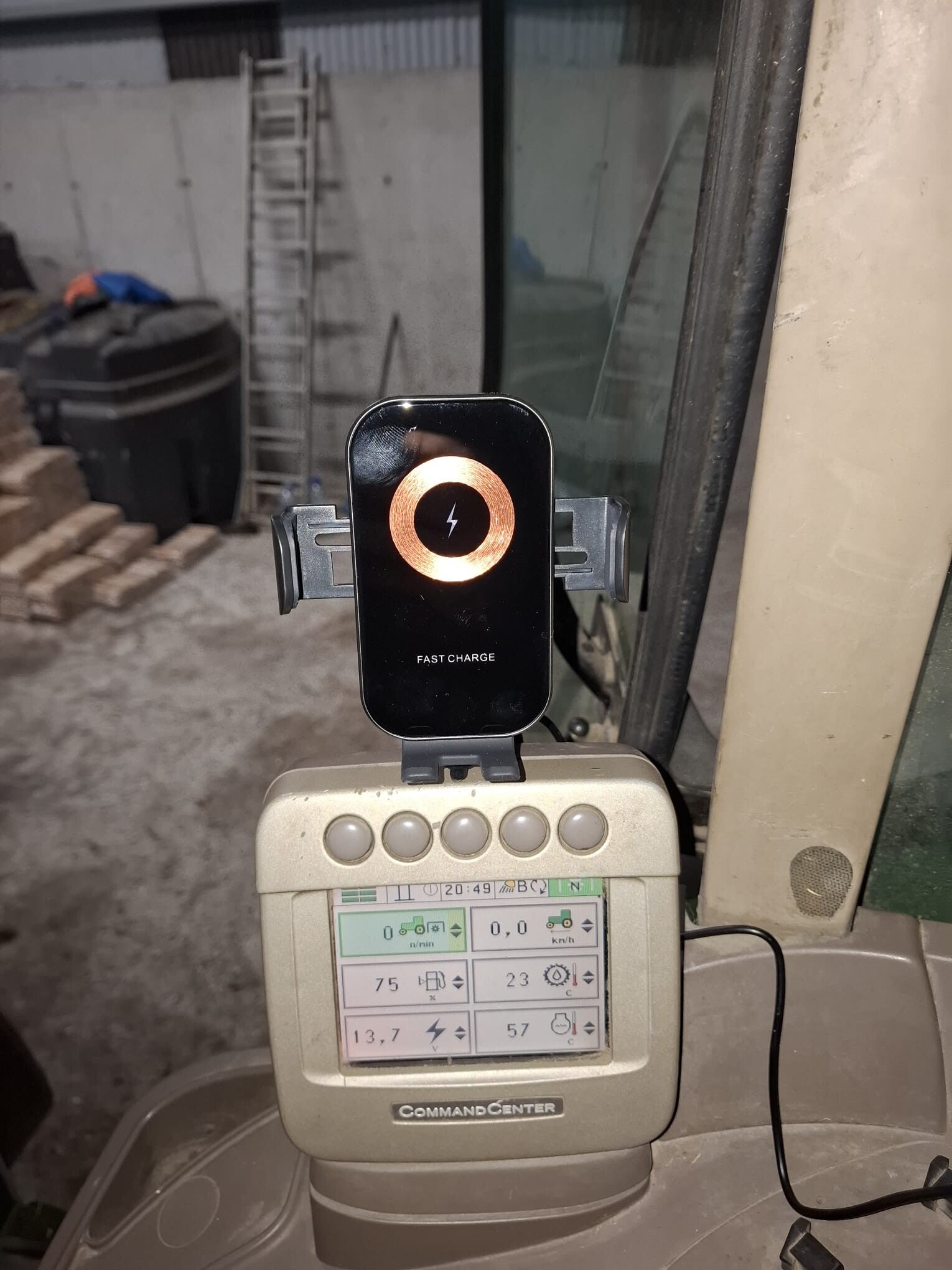 John Deere 30 Series Premium Phone Holder