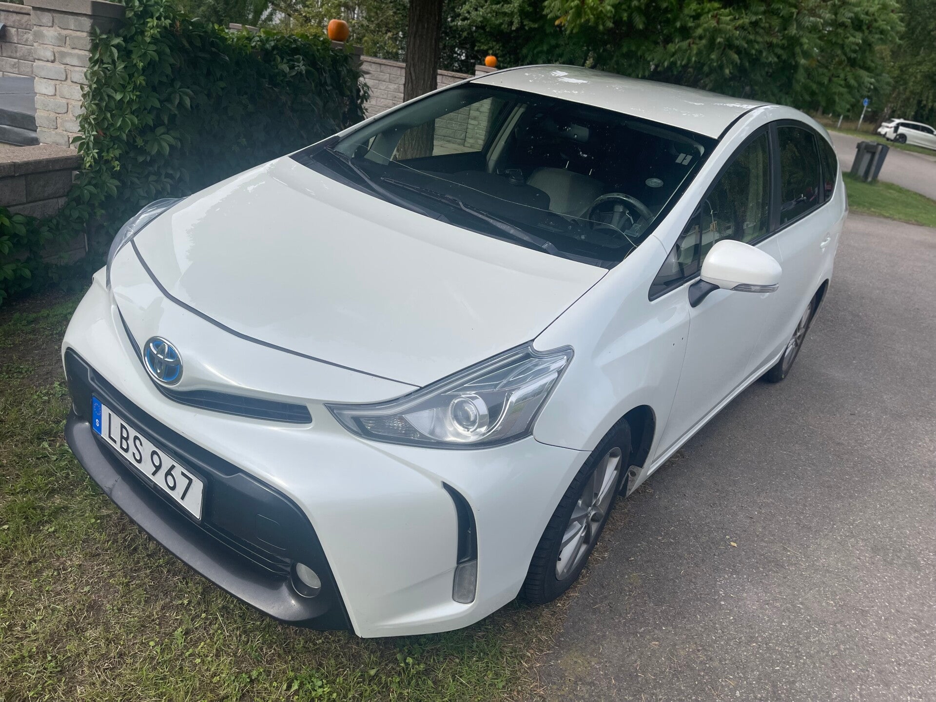 Toyota Prius Petrol, 7 seats