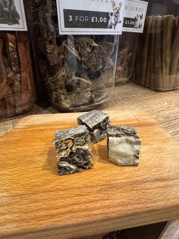 Fish skin cubes