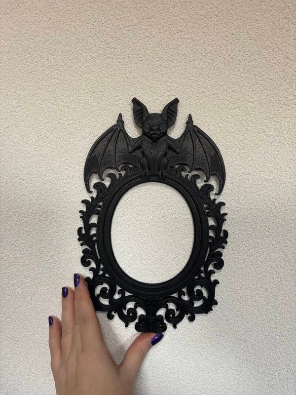 Bat Frame Oval
