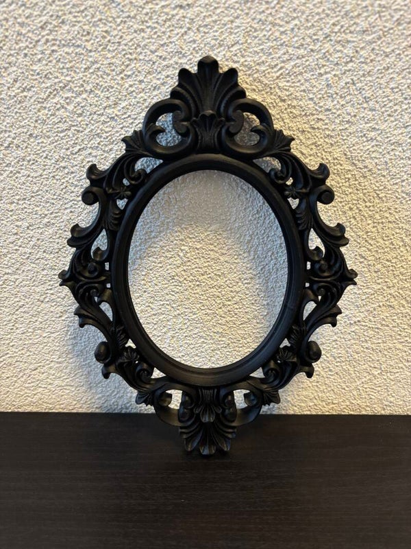 Baroque Oval Frame