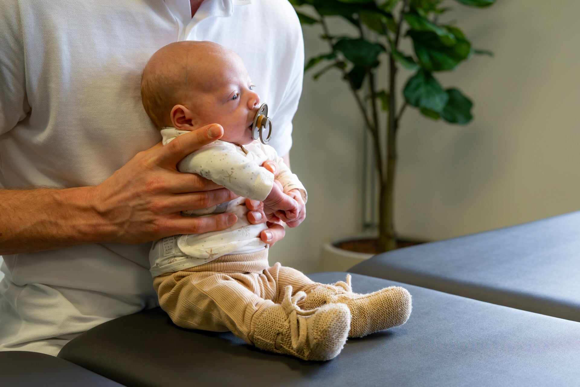 Baby osteopaat Panningen bij darmkrampjes, huilbaby, onrust, reflux of voorkeurshouding