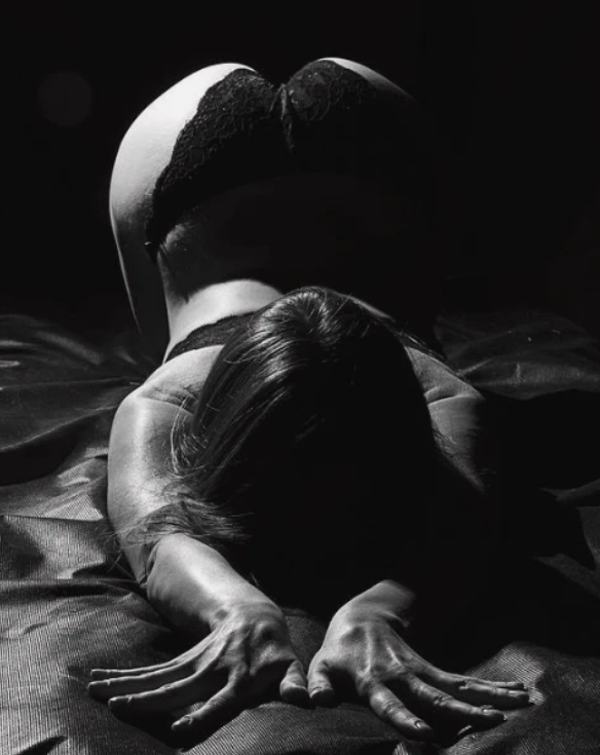 4x6 High Gloss Photograph - She's Waiting For You