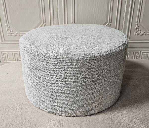 Poef Bouclé Licht Beige. Voor kinderen van 1 tot 4 jaar.