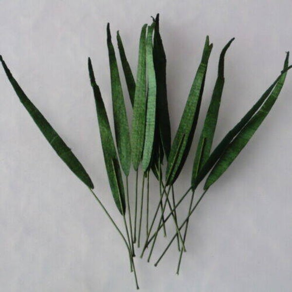 30x Mulberry Paper Medium GRASS LEAVES Flowers Art & Craft Card Making Create Craft DIY Decorative Projects Flower Displays Paper Crafting Scrapbooking Doll House Minature Flowers Art Birthday Wedding Cards Floral Home Decoration Christening Anniversary