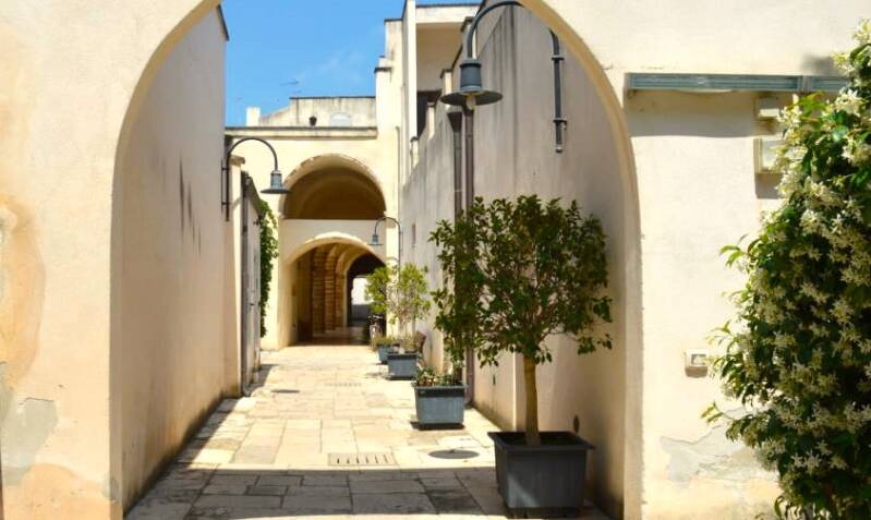 Photo of small courtyard entering Scuole Pie in Brindisi Sothern Italy